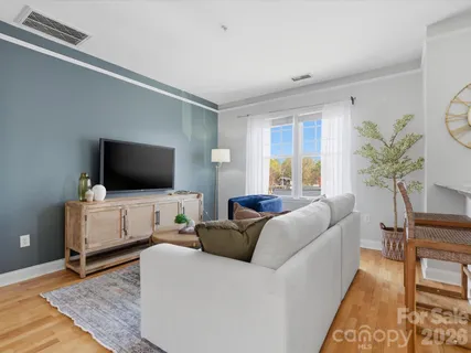 $380,000 | 400 Clarice Avenue, Unit 160, Charlotte, NC 28204