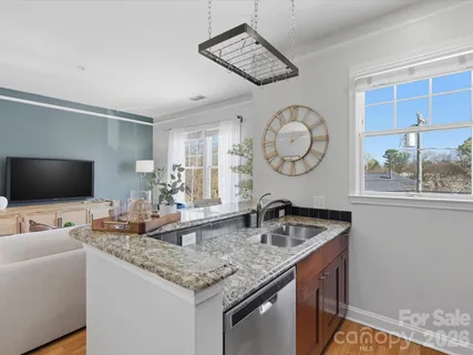 $380,000 | 400 Clarice Avenue, Unit 160, Charlotte, NC 28204