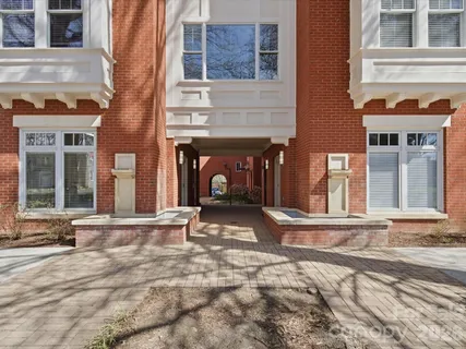 $380,000 | 400 Clarice Avenue, Unit 160, Charlotte, NC 28204