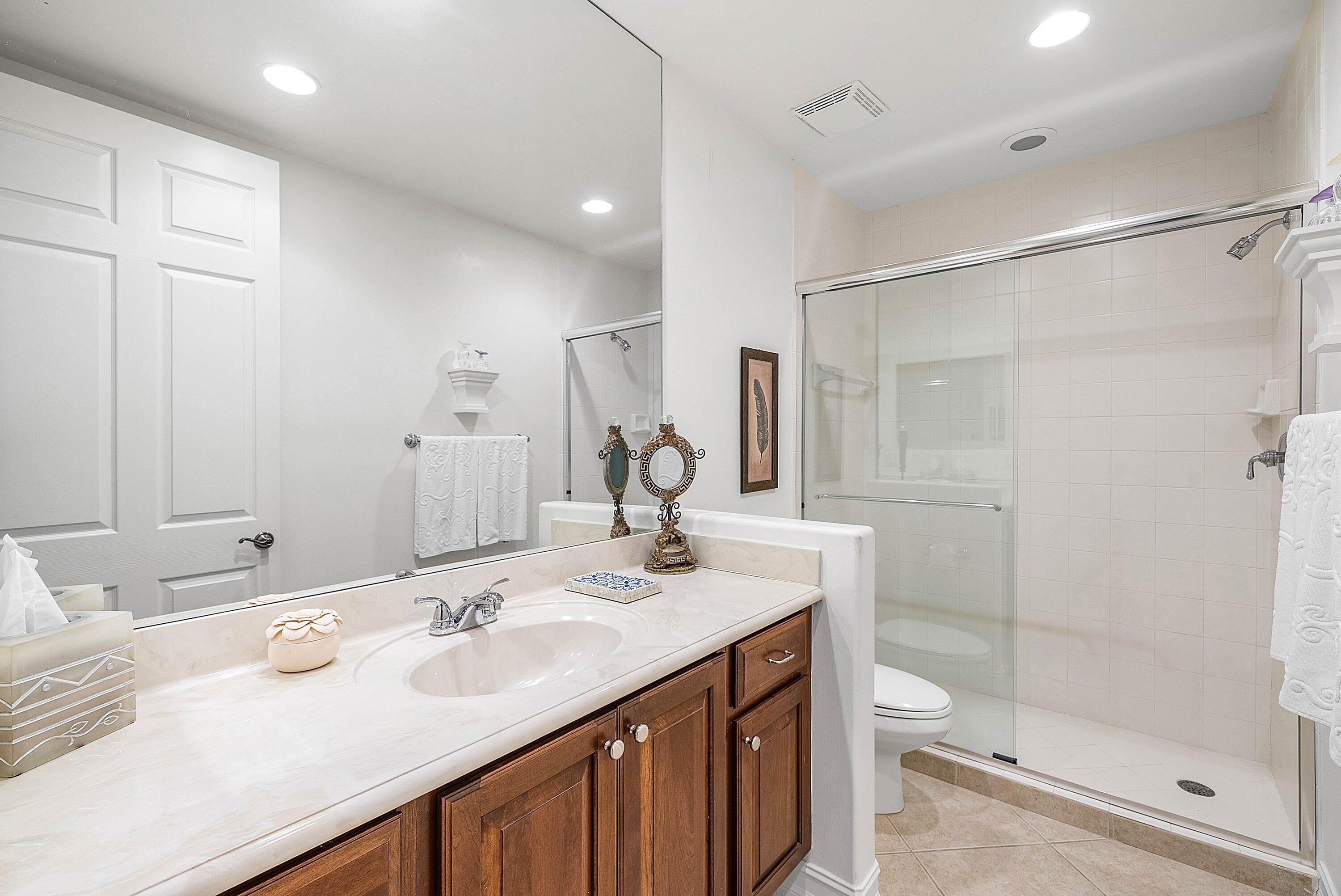 6197 Island Walk, Unit A Boca Raton, FL 33496 - Photo 18 of 51 Guest bathroom