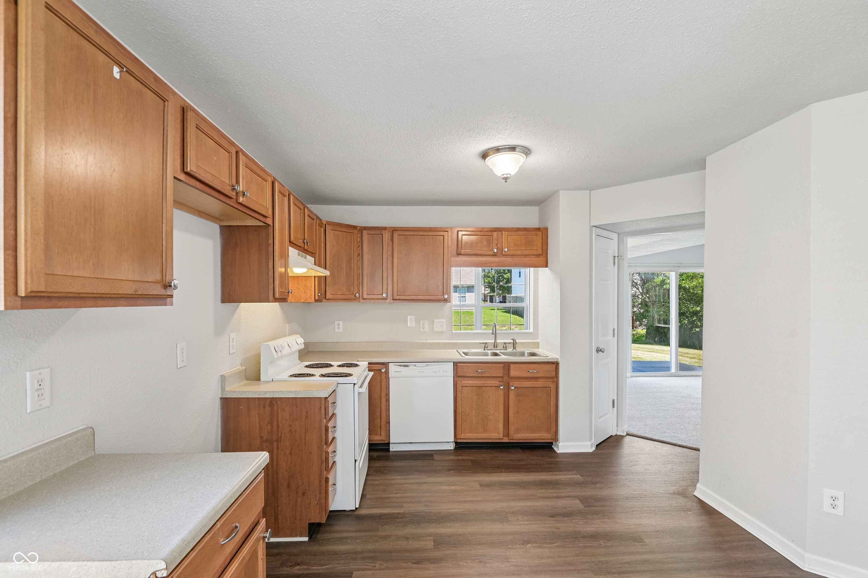 2327 Rostock Court Indianapolis, IN 46229 - Photo 2 of 41 Gallery Image 2