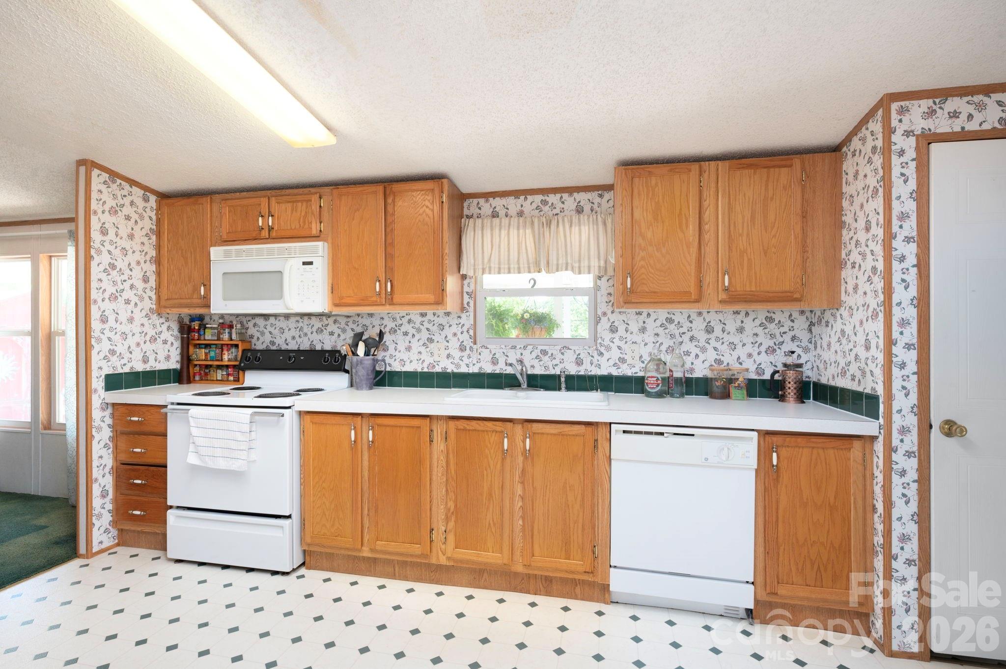 66 Green Oak Road Asheville, NC 28804 - Photo 13 of 35