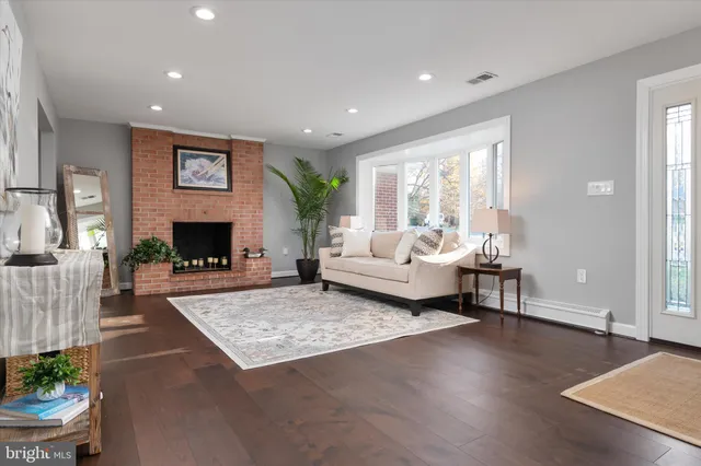 $675,000 | 10774 West Crestview Lane, Laurel, MD 20723