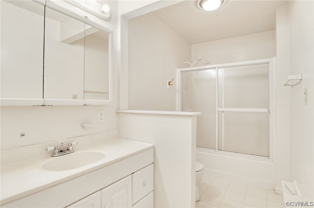 5158 Boydton Plank Road Brodnax, VA 23920 - Photo 11 of 43 a bathroom with a sink and a mirror