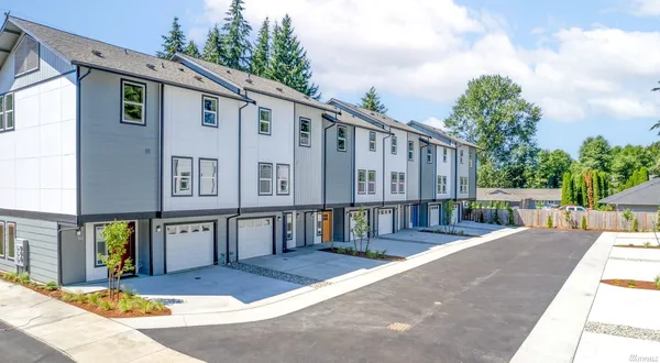 $2,650 | 4771 100th Street Northeast, Unit 101, Marysville, WA 98270