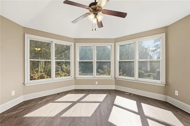 a view of a livingroom with a ceiling fan window and a ceiling fan