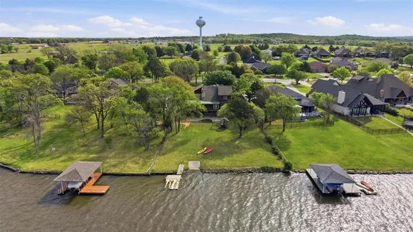 $650,000 | 1334 Kiowa Drive East, Gainesville, TX 76240