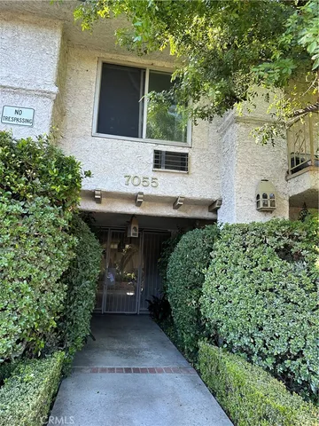 $1,600 | 7055 Etiwanda Avenue, Unit 210, Reseda, CA 91335