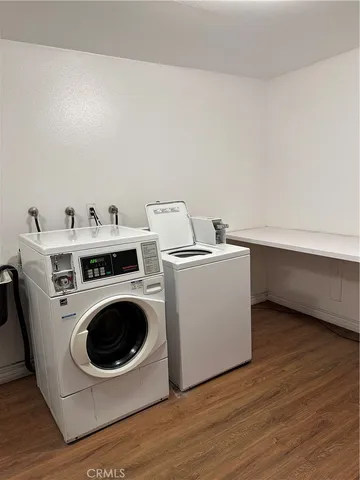 $1,600 | 7055 Etiwanda Avenue, Unit 210, Reseda, CA 91335
