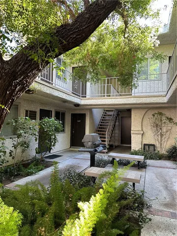 $1,600 | 7055 Etiwanda Avenue, Unit 210, Reseda, CA 91335