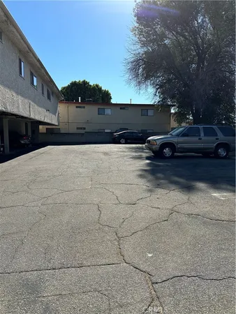 $1,575 | 7055 Etiwanda Avenue, Unit 210, Reseda, CA 91335