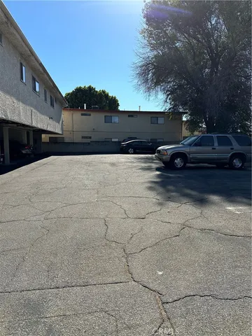 $1,600 | 7055 Etiwanda Avenue, Unit 210, Reseda, CA 91335