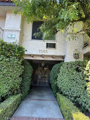 $1,600 | 7055 Etiwanda Avenue, Unit 210, Reseda, CA 91335