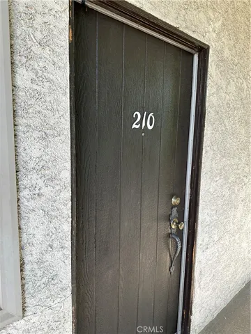 $1,600 | 7055 Etiwanda Avenue, Unit 210, Reseda, CA 91335