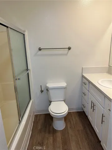 $1,600 | 7055 Etiwanda Avenue, Unit 210, Reseda, CA 91335