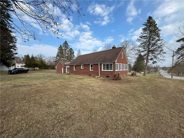 $250,000 | 533 Gillett Road, Ogden, NY 14559