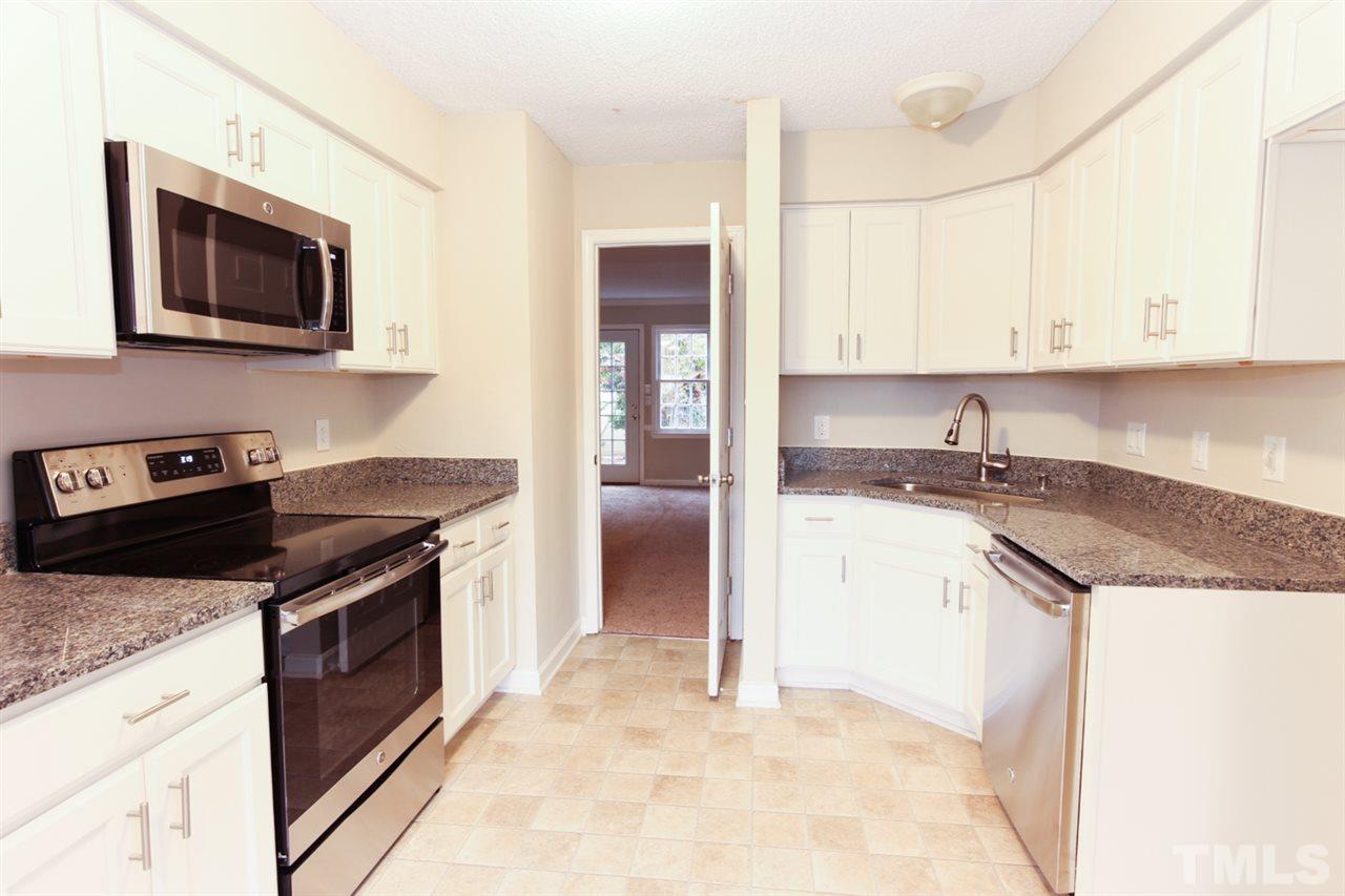 2961 Faversham Place Raleigh, NC 27604 - Photo 7 of 13 Gallery Image 7