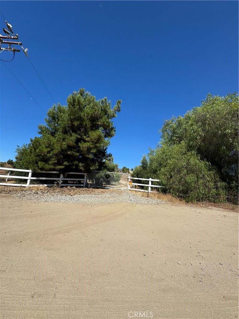 35385 Twin Willow Road Murrieta, CA 92563 - Photo 8 of 12 a view of a outdoor space