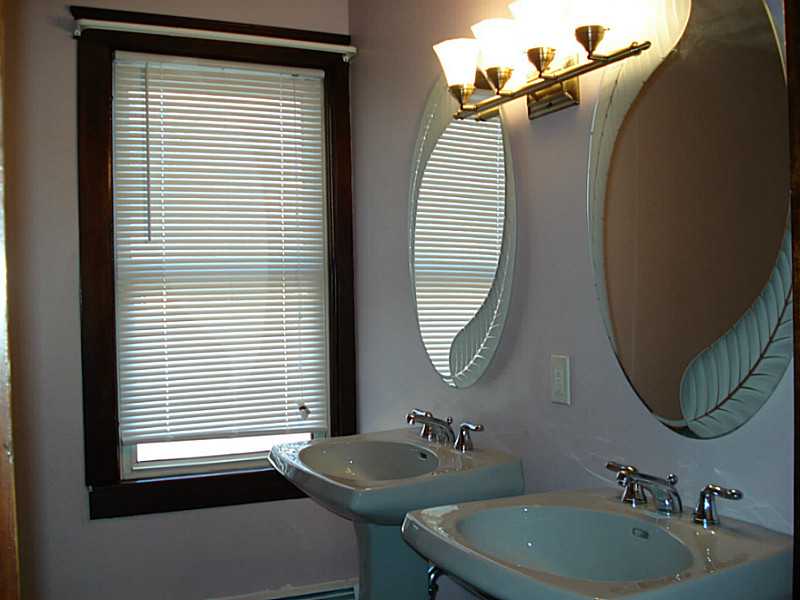 100 Friendly Road Cranston, RI 02910 - Photo 9 of 17 Bathroom.