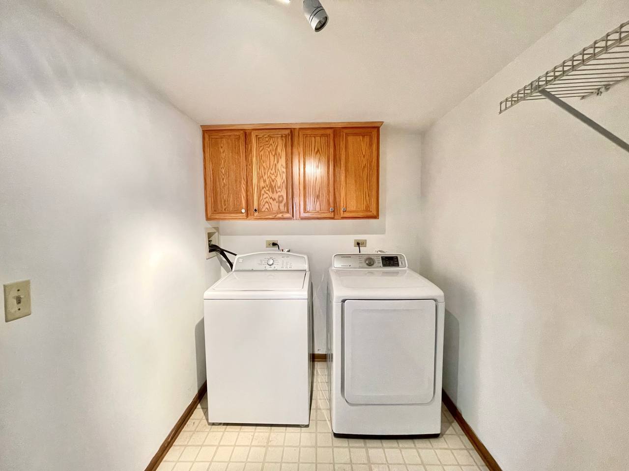 1689 Apple Valley Road Bolingbrook, IL 60490 - Photo 16 of 28 a utility room with dryer and washer