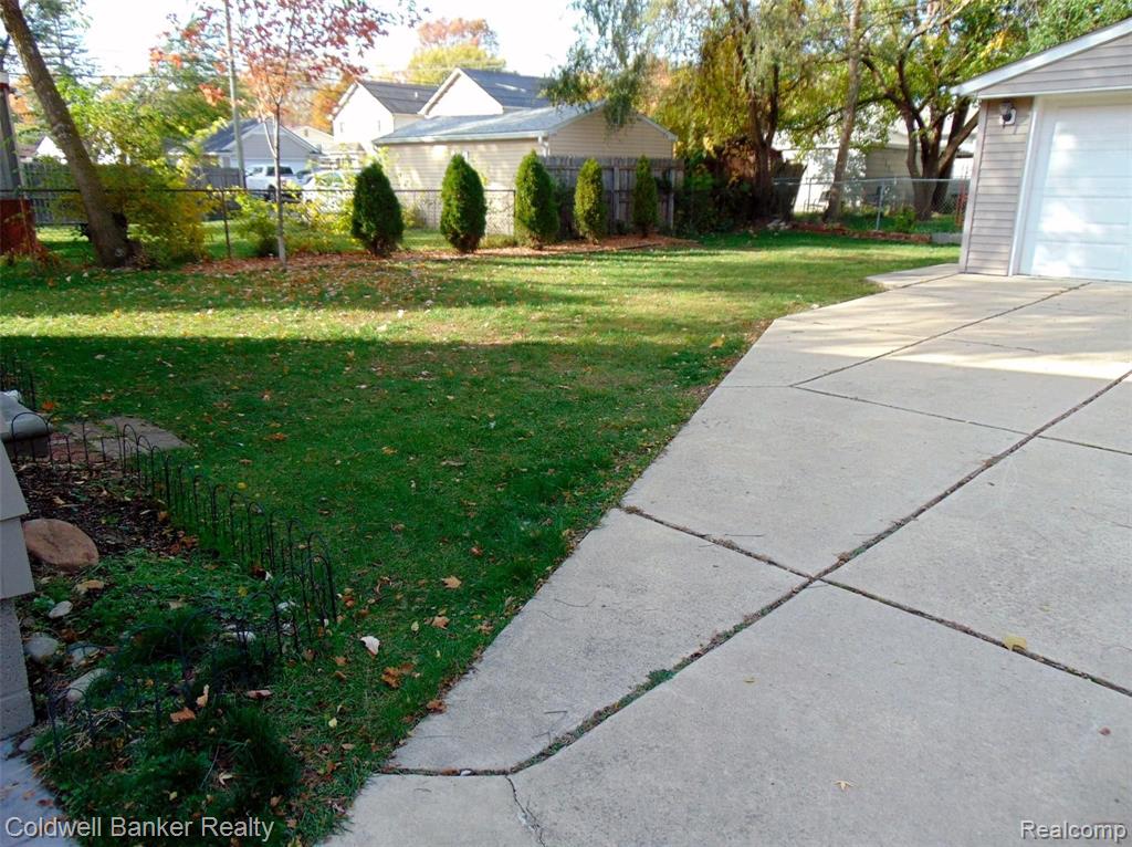 417 Roth Boulevard Clawson, MI 48017 - Photo 5 of 23