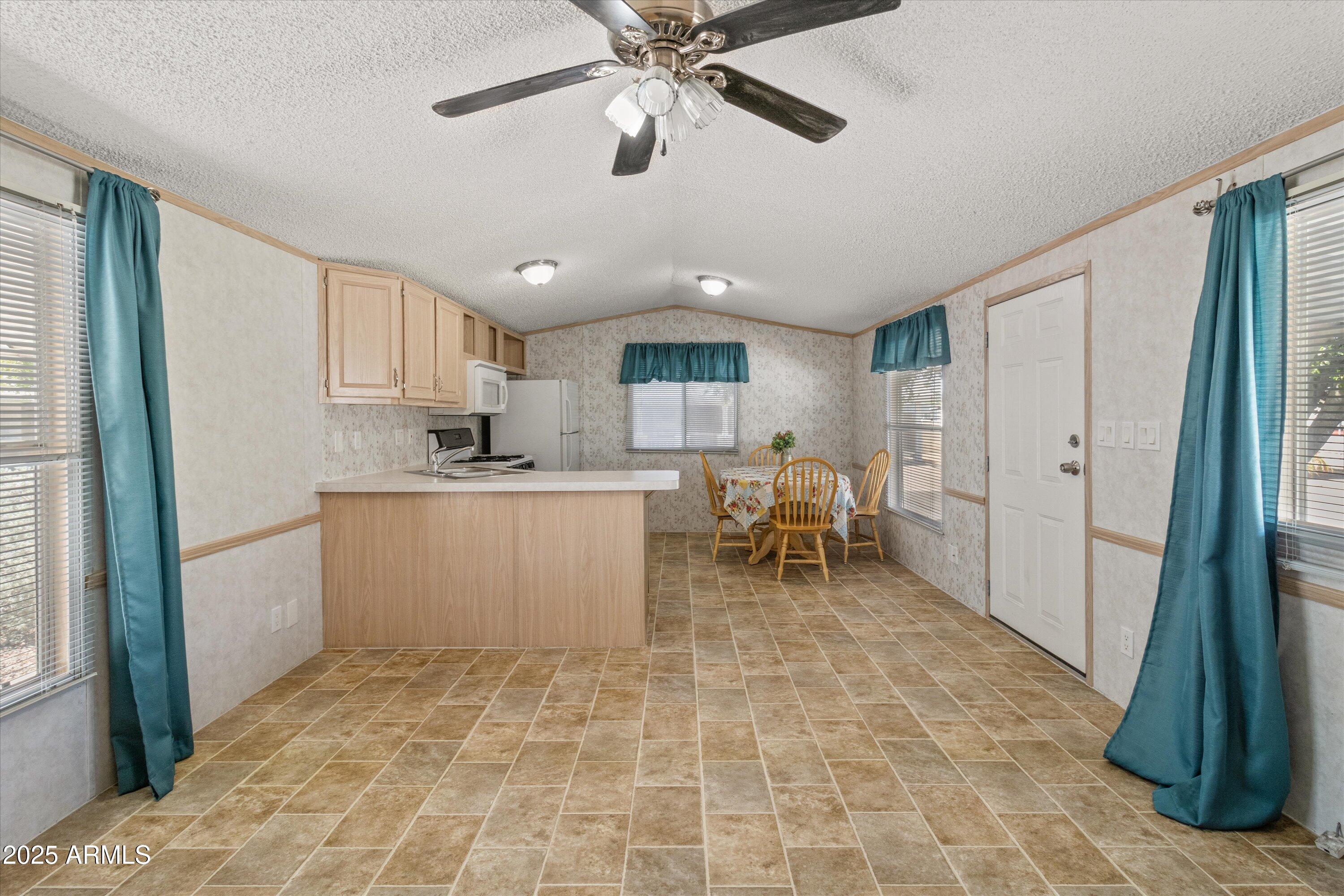 201 South Greenfield Road, Unit 118 Mesa, AZ 85206 - Photo 11 of 26 19-IMG_7545