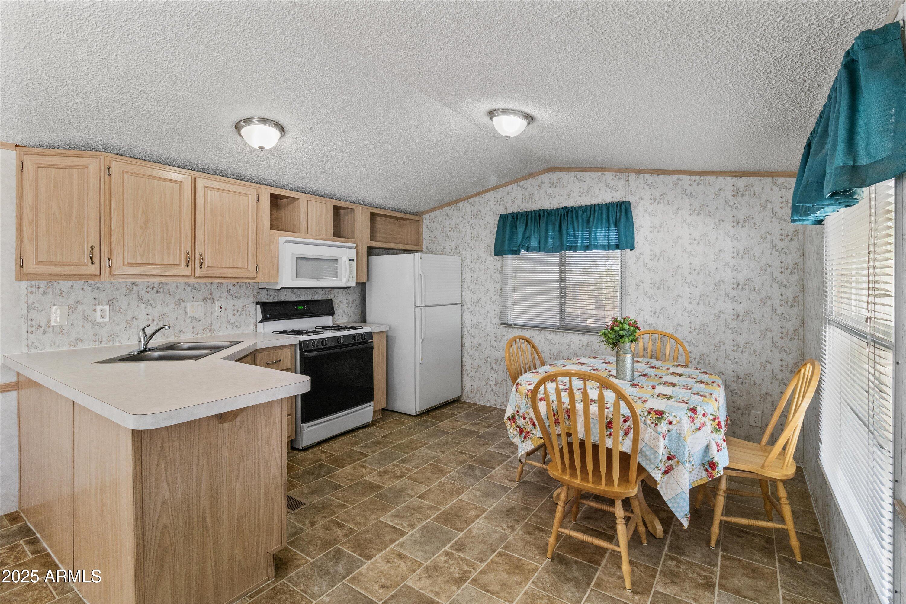 201 South Greenfield Road, Unit 118 Mesa, AZ 85206 - Photo 4 of 26 24-IMG_7560