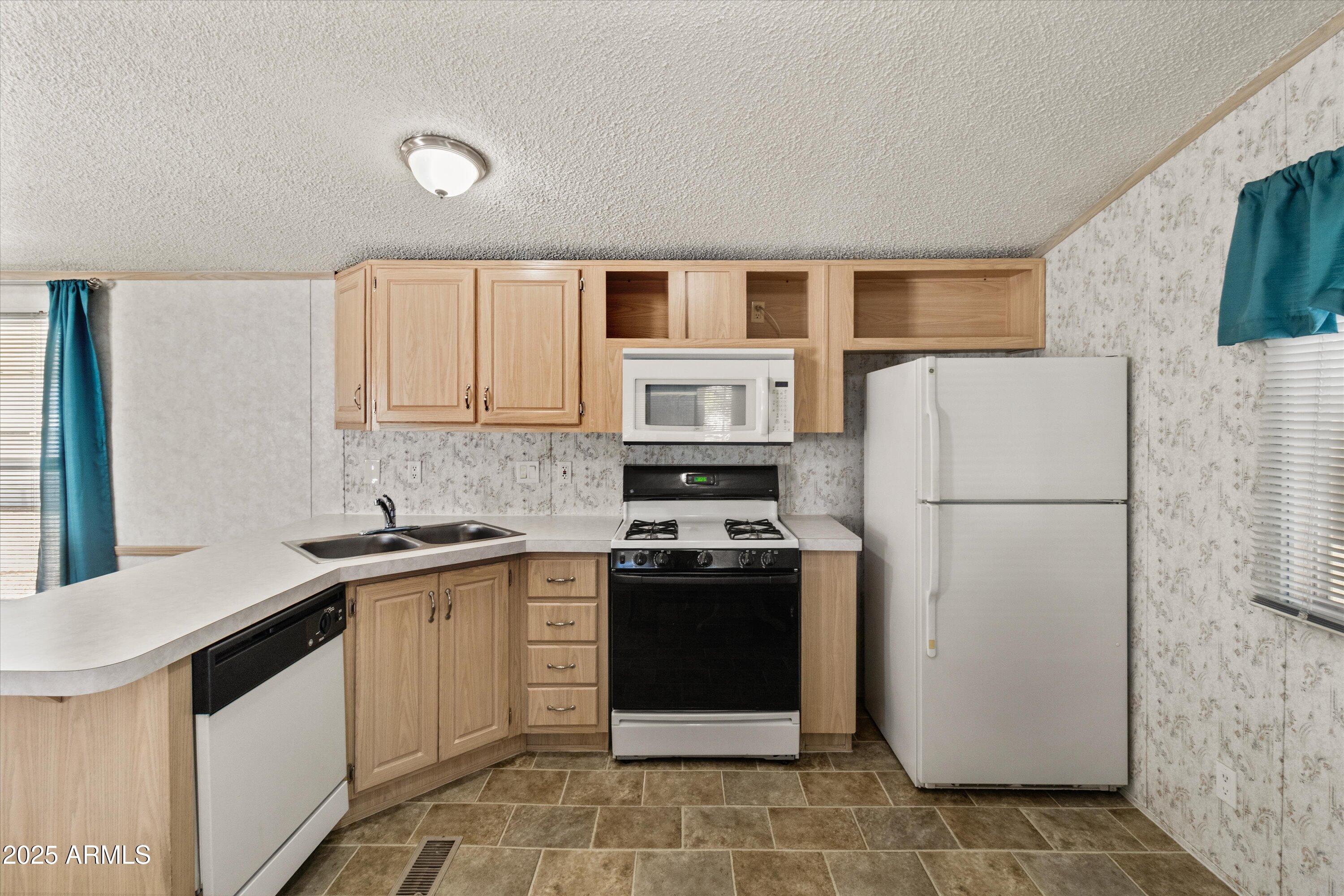 201 South Greenfield Road, Unit 118 Mesa, AZ 85206 - Photo 5 of 26 25-IMG_7563