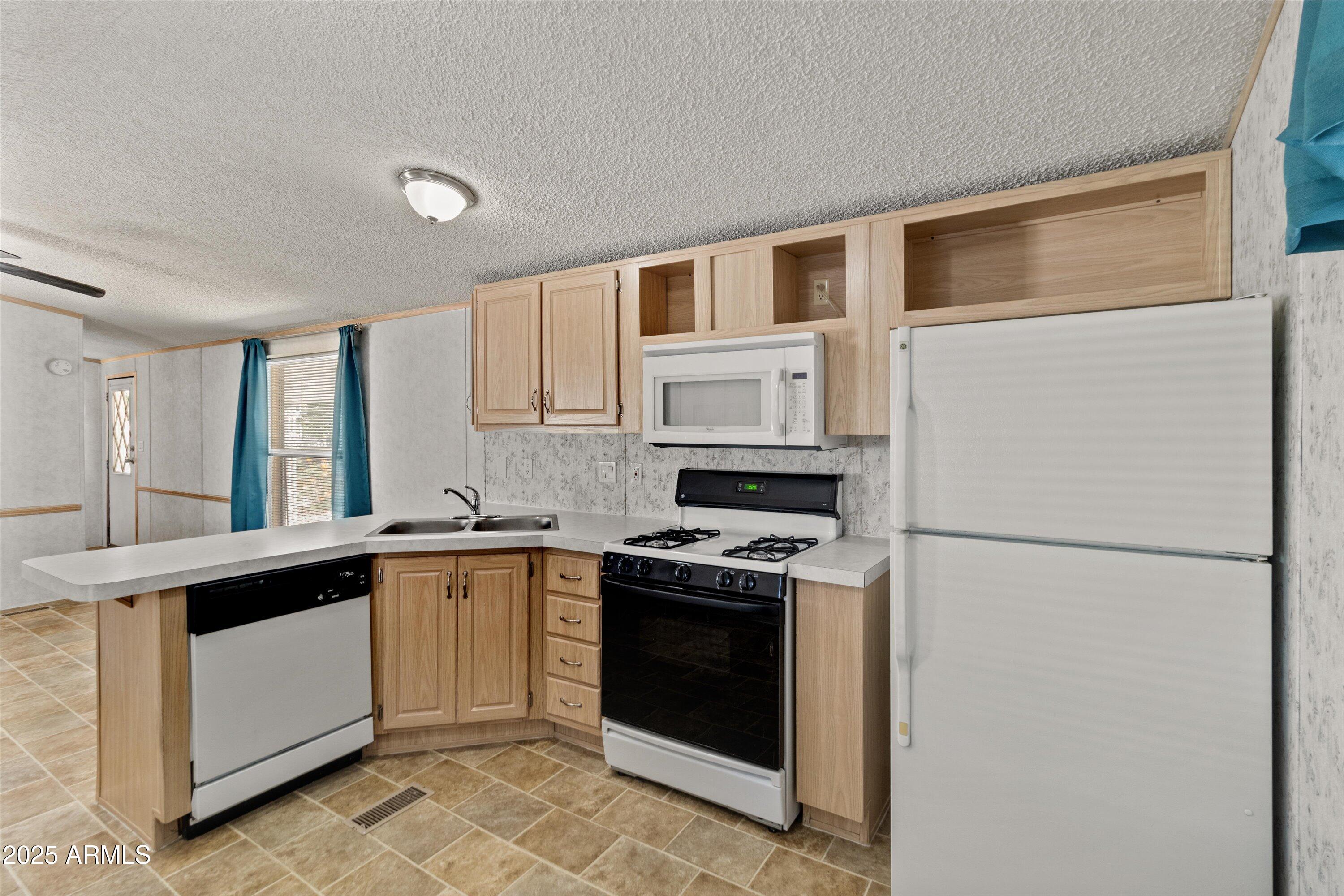 201 South Greenfield Road, Unit 118 Mesa, AZ 85206 - Photo 6 of 26 26-IMG_7569