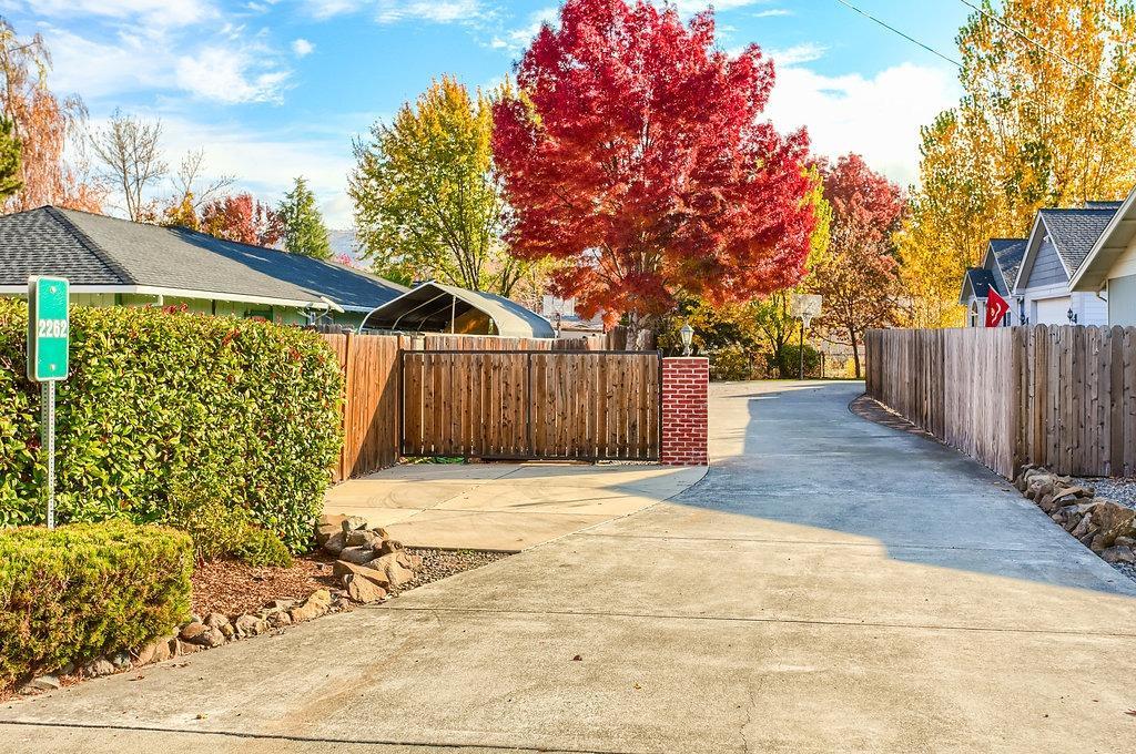 2262 Springbrook Road Medford, OR 97504 - Photo 5 of 30 Additional Photo