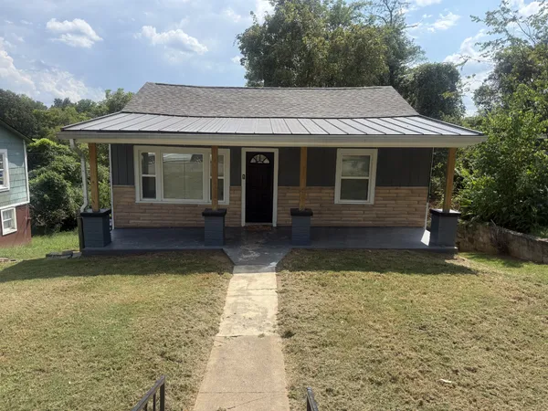 $1,025 | 514 B High Street, Clarksville, TN 37040