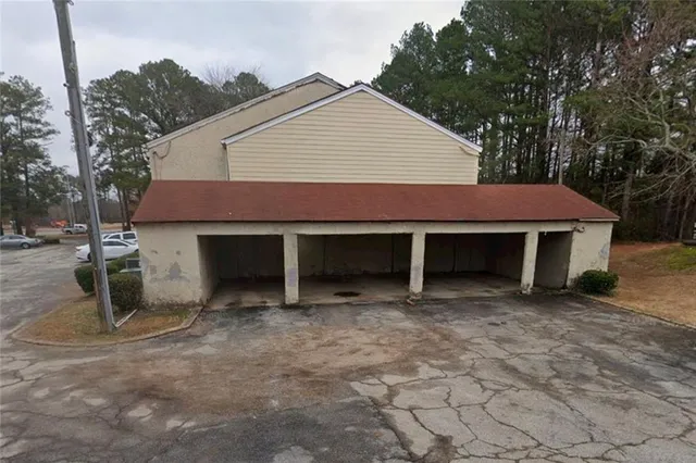 a view of a house with a yard and garage