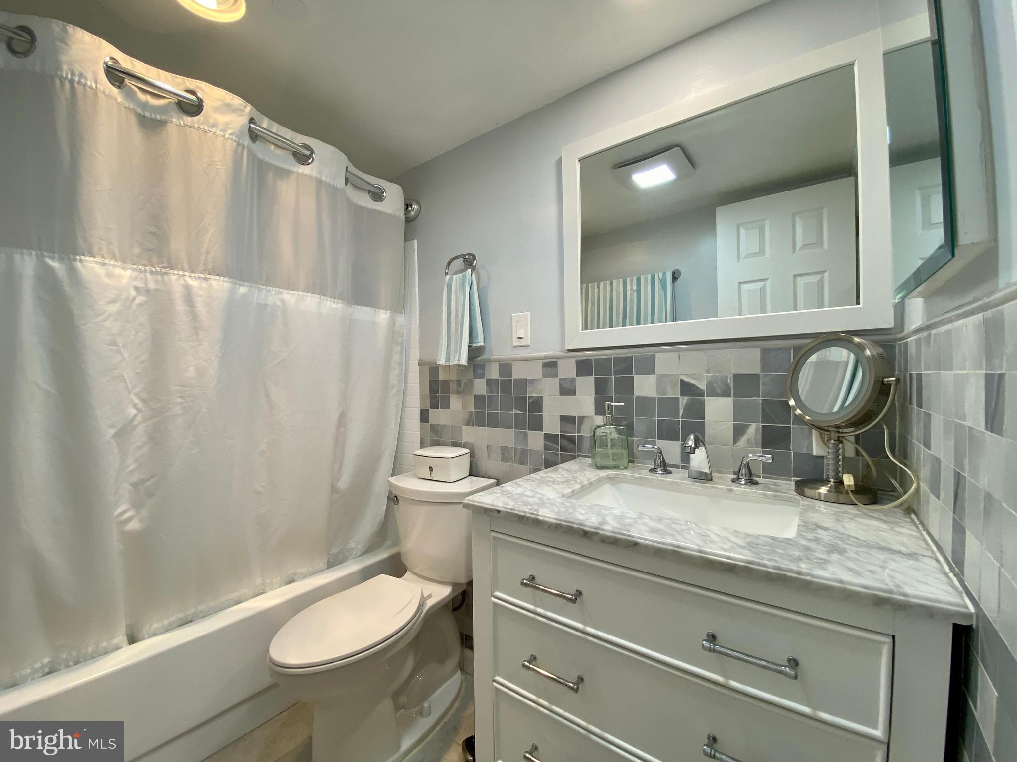 1301 North Courthouse Road, Unit 812 Arlington, VA 22201 - Photo 21 of 44 Second Bath