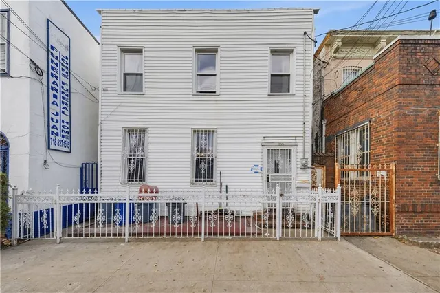 $799,900 | 186 Van Siclen Avenue | East New York