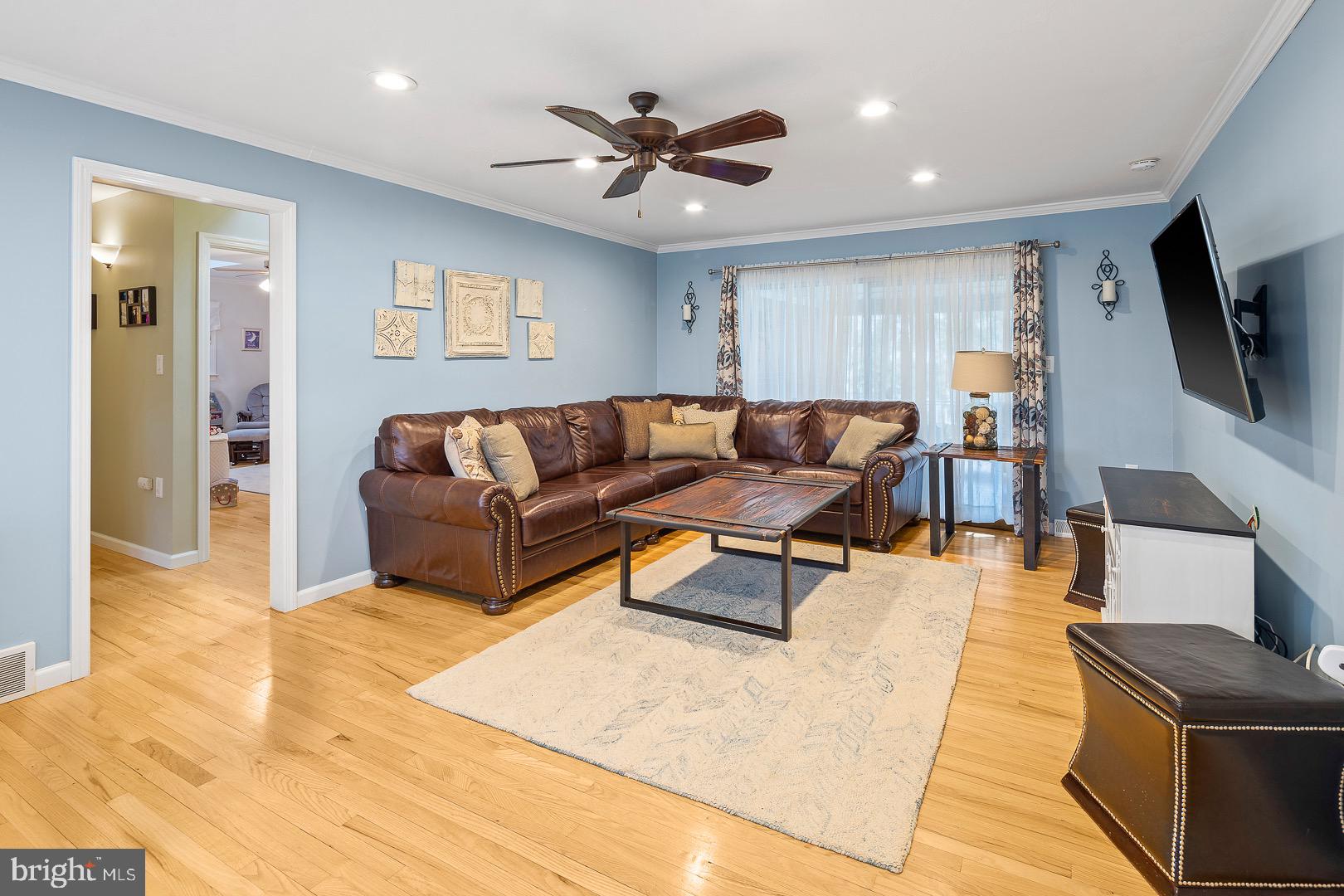 45 Pasadena Drive Hamilton, NJ 08619 - Photo 3 of 34 Bright living room w/ hardwood & recessed lighting