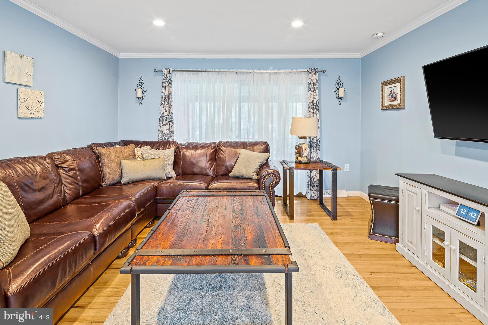 45 Pasadena Drive Hamilton, NJ 08619 - Photo 4 of 34 Sliding doors to the patio