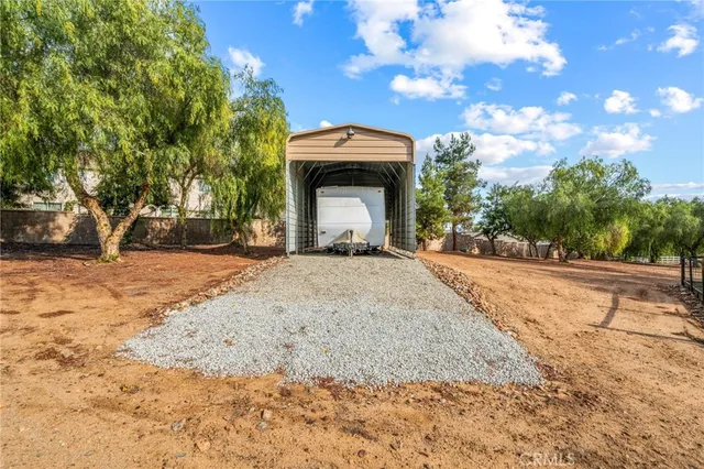 a view of a yard with a tree