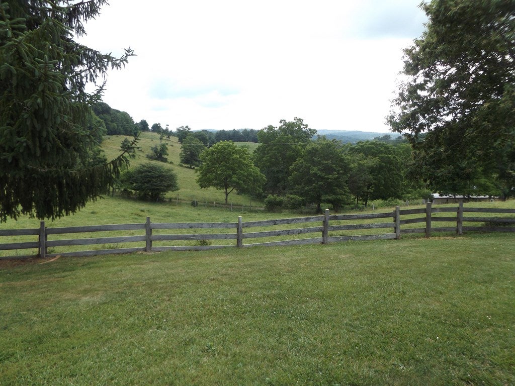 242 Country Road Austinville, VA 24312 - Photo 25 of 45 Gallery Image 25