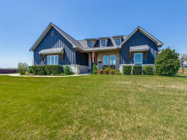 $499,000 | 400 Christian Way, Azle, TX 76020