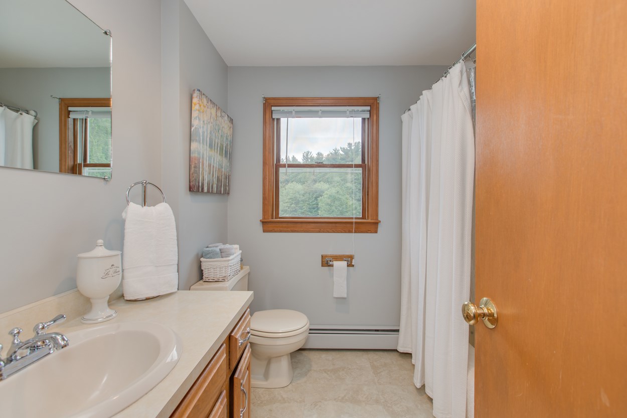 54 Kingston Road, Unit B Plaistow, NH 03865 - Photo 21 of 40 Gallery Image 21