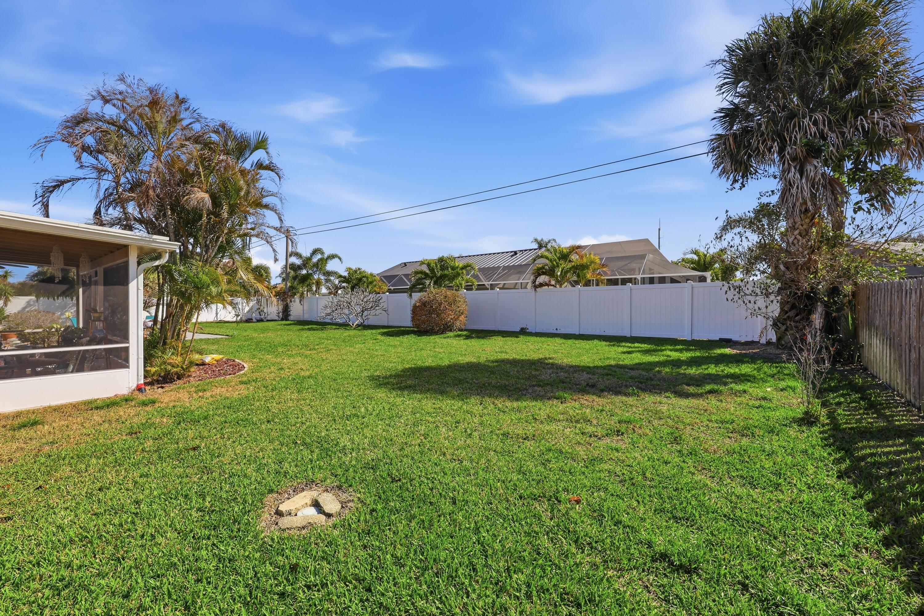 305 Circle East Jupiter, FL 33458 - Photo 34 of 36 Yard
