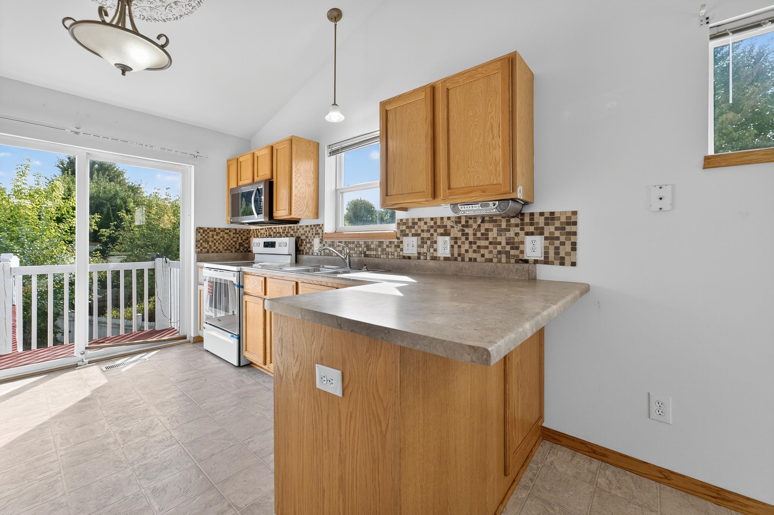 1077 Gas Light Sun Prairie, WI 53590 - Photo 11 of 50