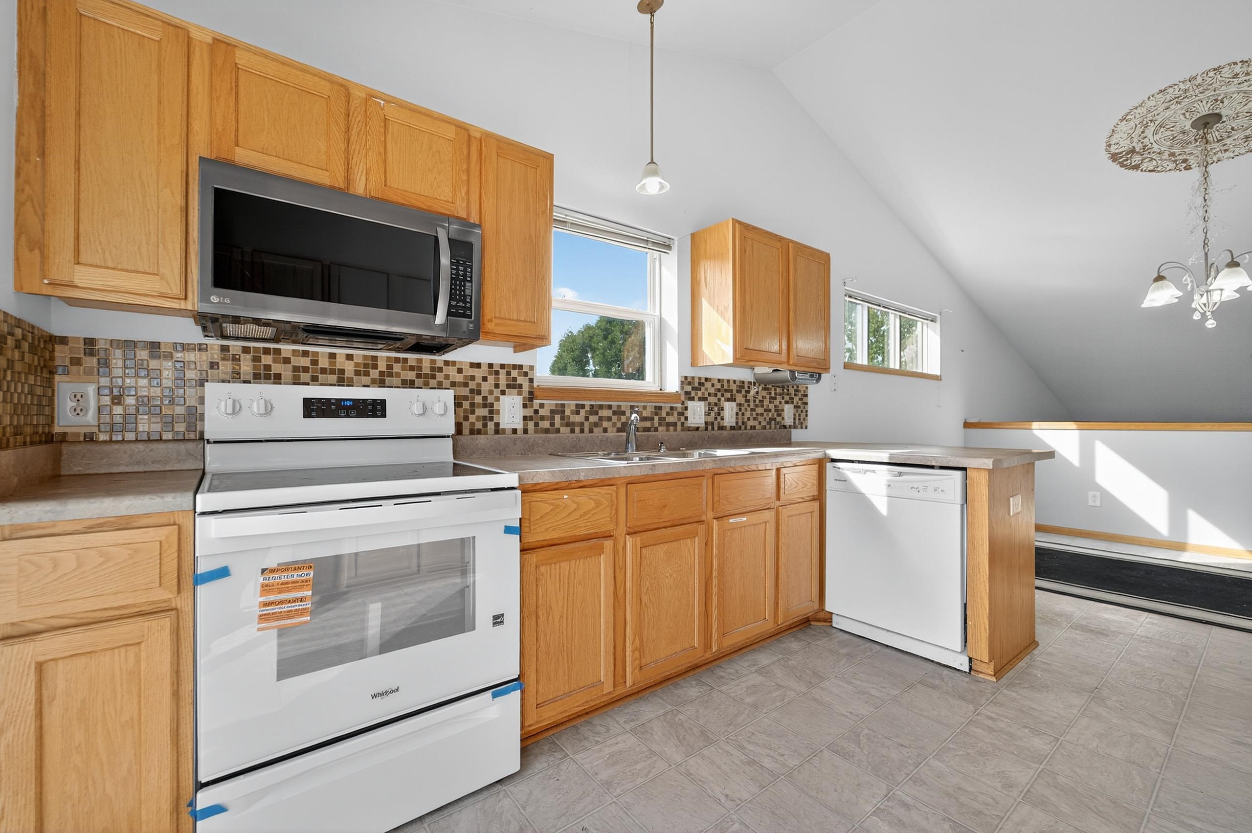 1077 Gas Light Sun Prairie, WI 53590 - Photo 14 of 50