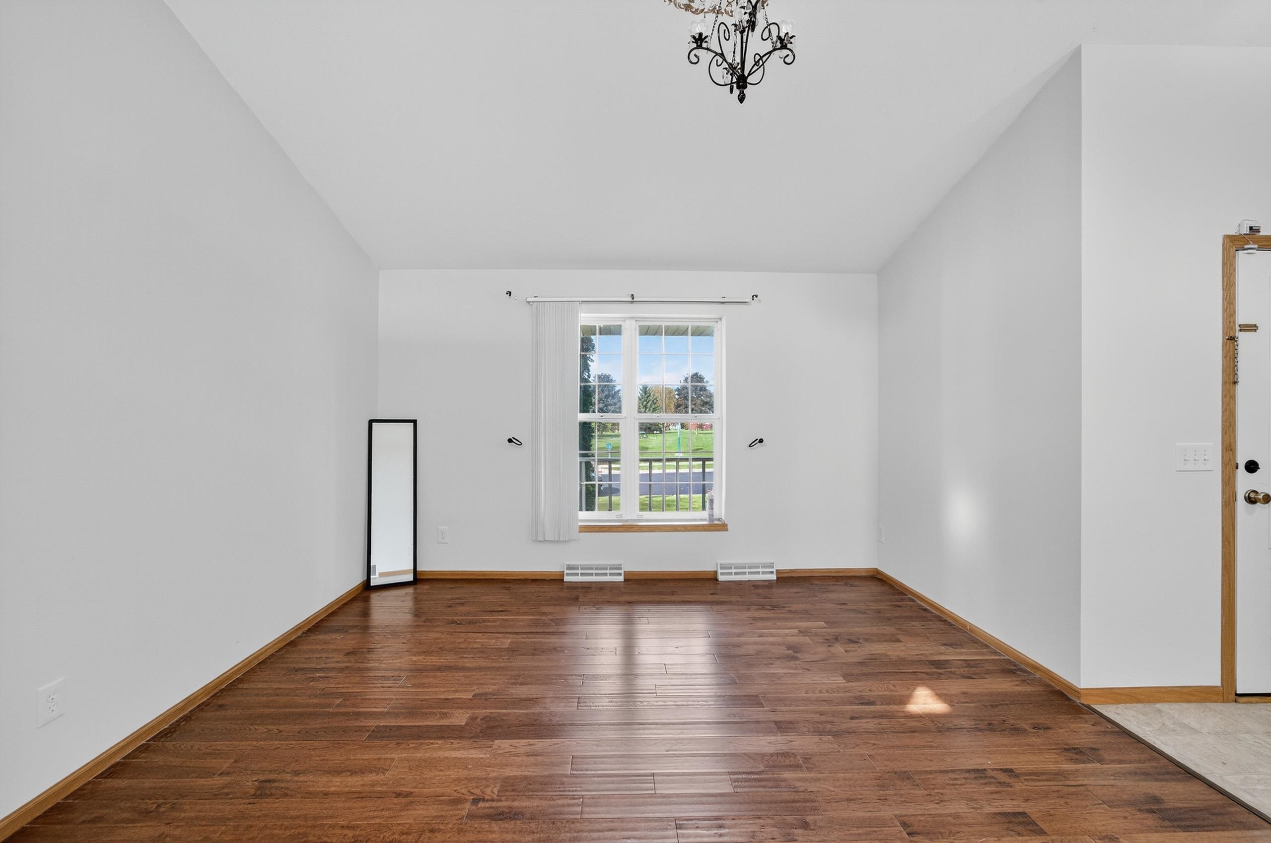 1077 Gas Light Sun Prairie, WI 53590 - Photo 5 of 50