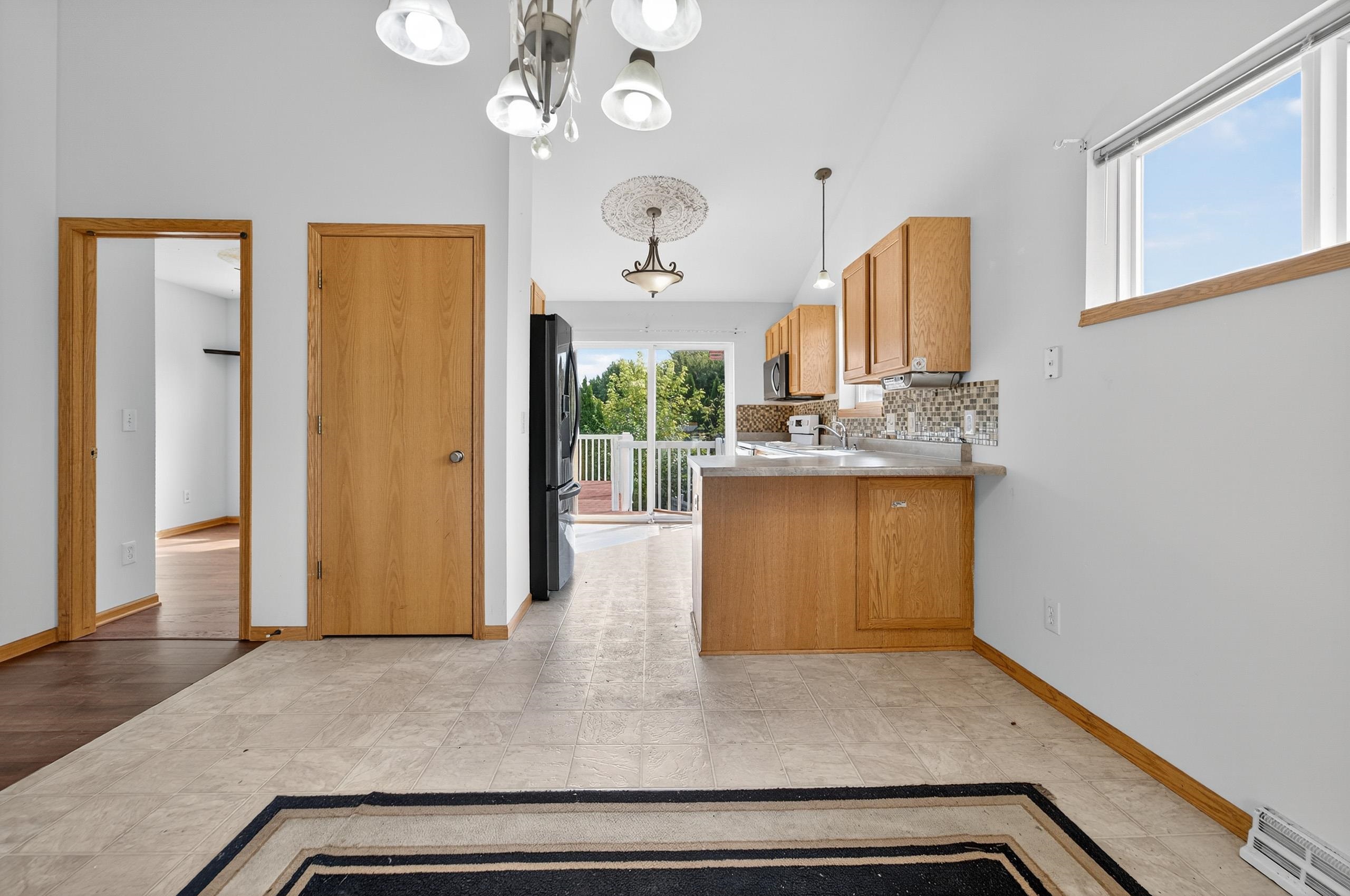 1077 Gas Light Sun Prairie, WI 53590 - Photo 10 of 50