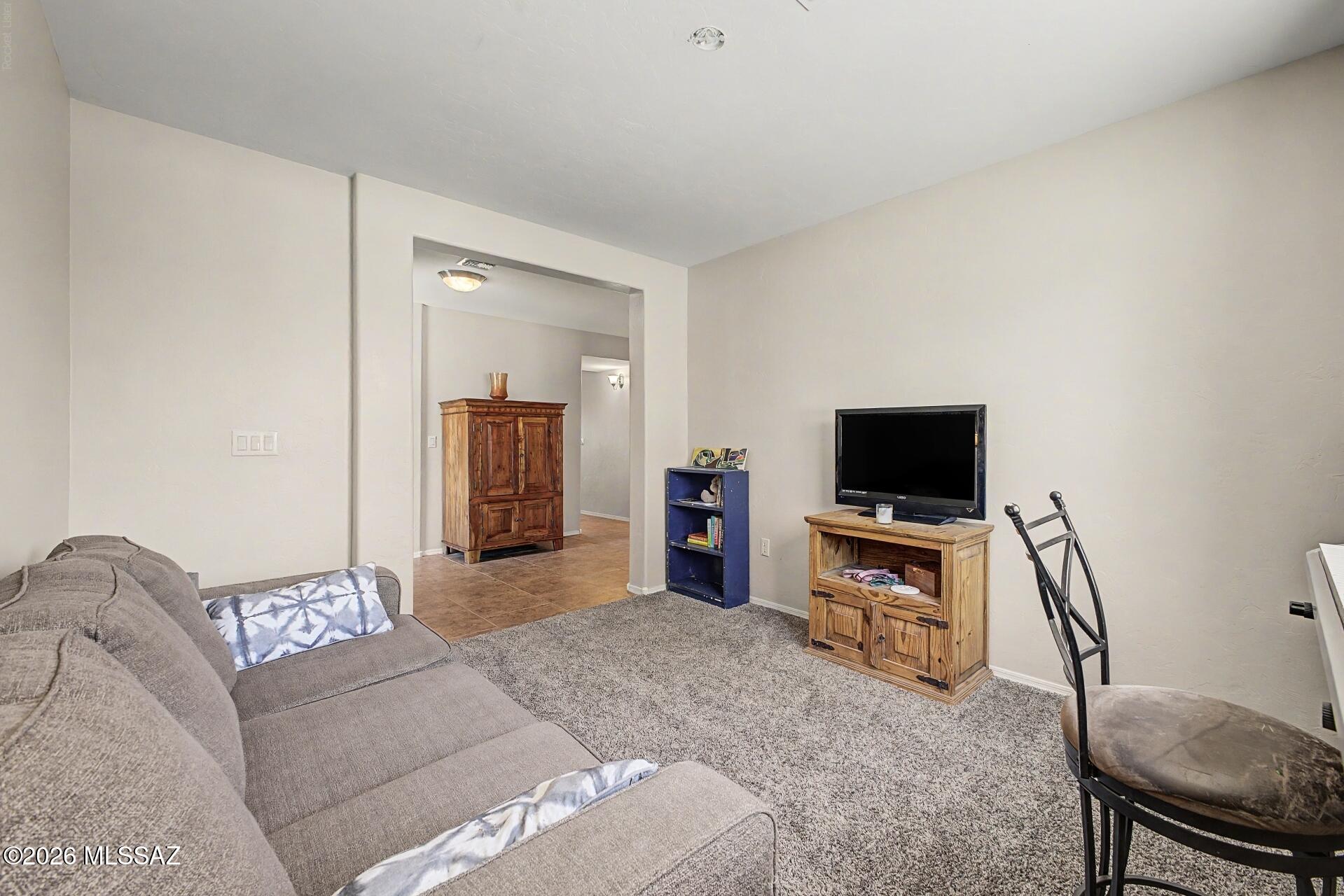 736 South Porter Routh Place Vail, AZ 85641 - Photo 4 of 33