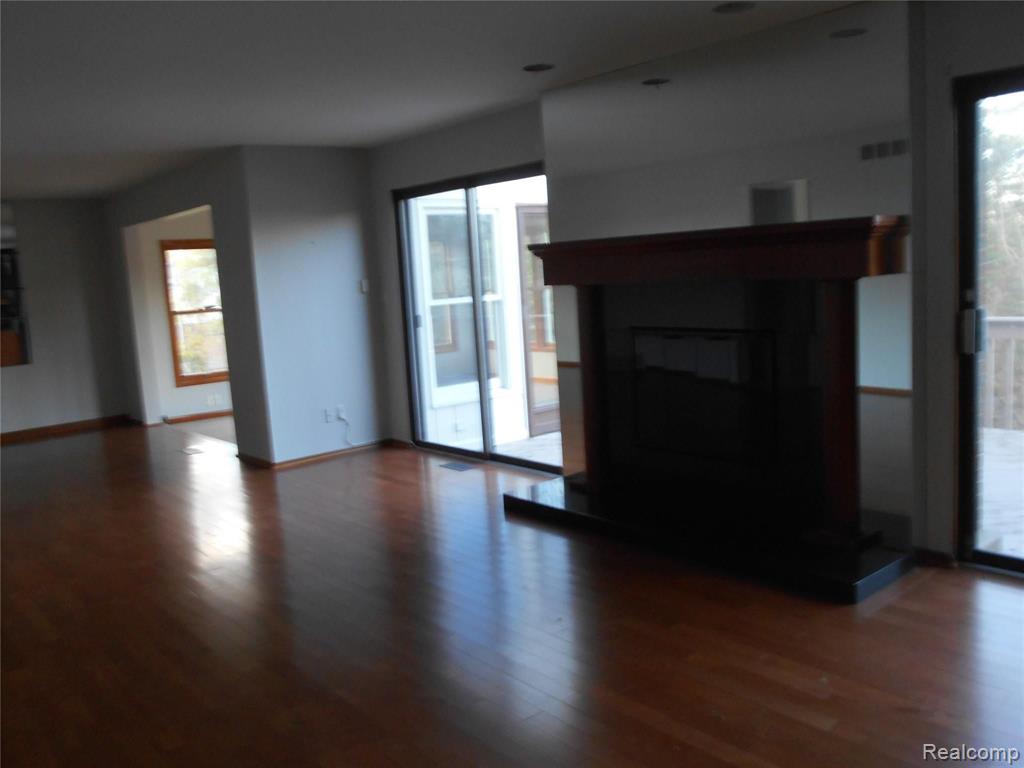 1965 Lone Pine Road Bloomfield Hills, MI 48302 - Photo 8 of 24