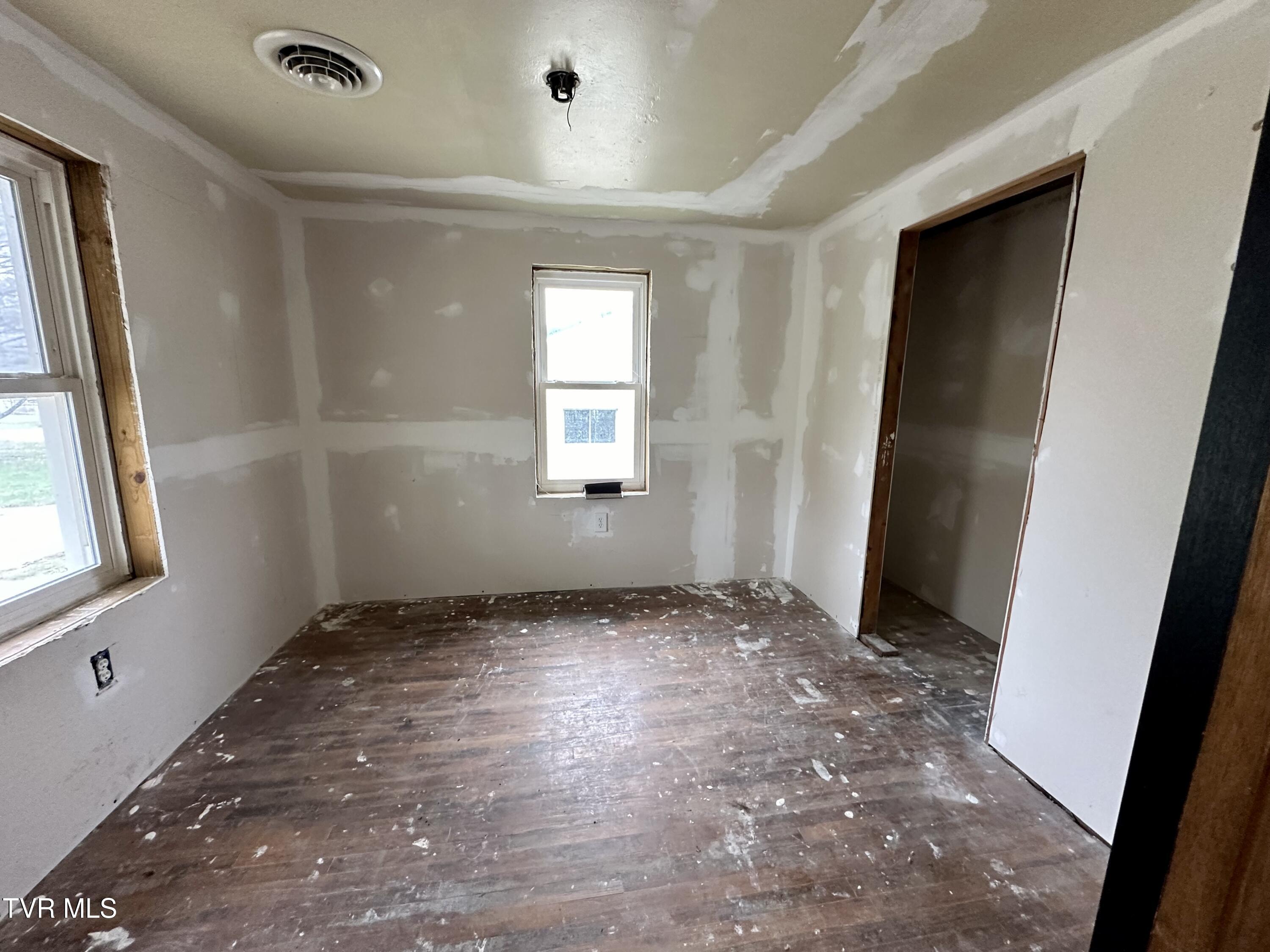 178 Hillcrest Road Bluff City, TN 37618 - Photo 6 of 15 6