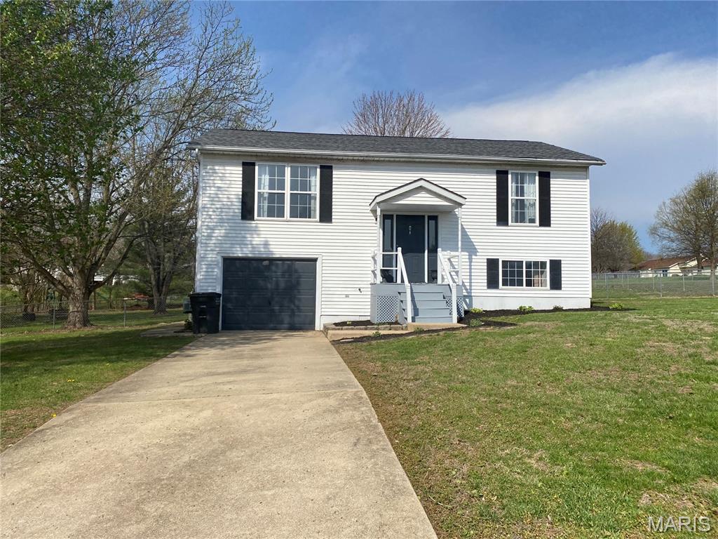 6252 Yellow Brick Road Washington, MO 63090 - Photo 1 of 53