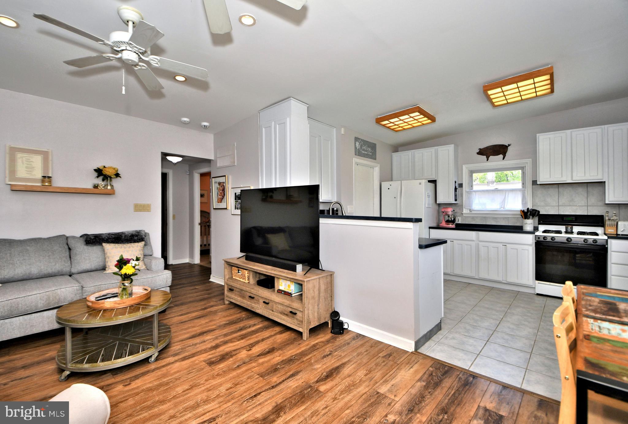 9326 Trout Road Philadelphia, PA 19115 - Photo 3 of 30